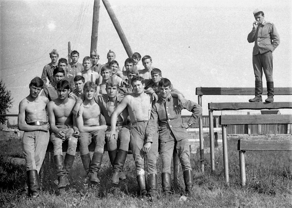 95 учебный вертолётный полк пенза. саратовское авиационное училище лётчиков. саратовское авиационное училище лётчиков. свваул 1993. саратовское летное училище.