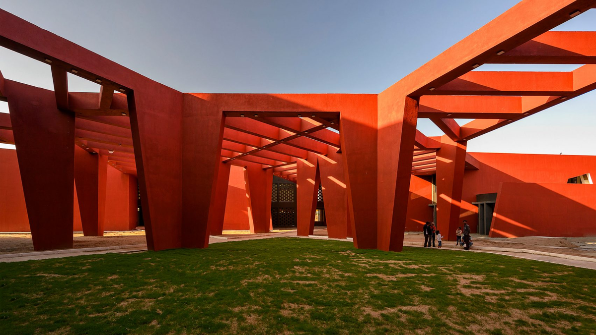 https://static.dezeen.com/uploads/2020/05/the-rajasthan-school-sanjay-puri-architects-architecture-education-indi_dezeen_2364_hero-b-1704x959.jpg