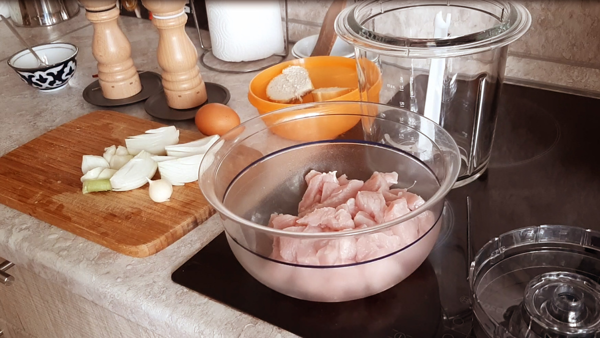 К приготовлению котлет готовы.