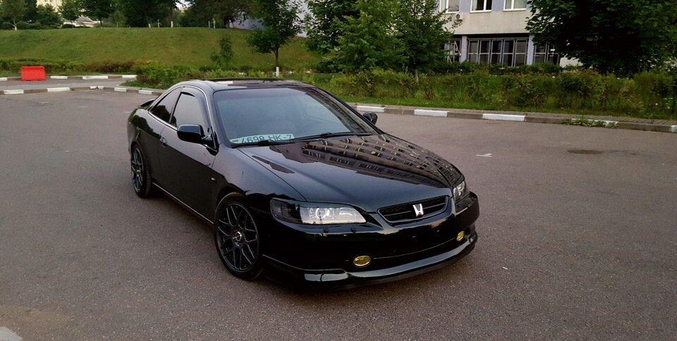 Следующая в моём топе Honda Accord 1997-2002 
Средняя стоимость составляет 180.000-230.000р
1) Запчасти на эту красавицу стоят, как на дедовский жигуль 
2) Как и любой Японец, безумно надёжна
3) Счетчик понтов пробивает 8 из 10 
