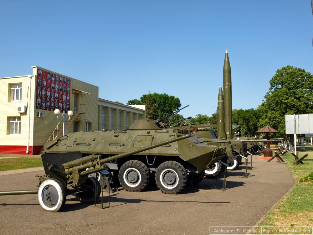 Выселки. Памятники в станице Выселки. Выселки музей военной техники. Станица Выселки Краснодарский край памятники. Памятники ст Выселки Краснодарского края.