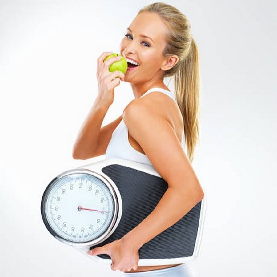 Тренировка лишний вес. Для похудения. Девушка худеет. Фитнес девушка похудение. Стройная девушка на весах.