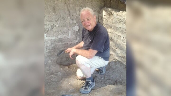 Якоб Шрайбман (на фото) на восьмом десятке не только стал археологом, но и привнёс в эту науку новые идеи.
Фото Jacob Schreibman.

