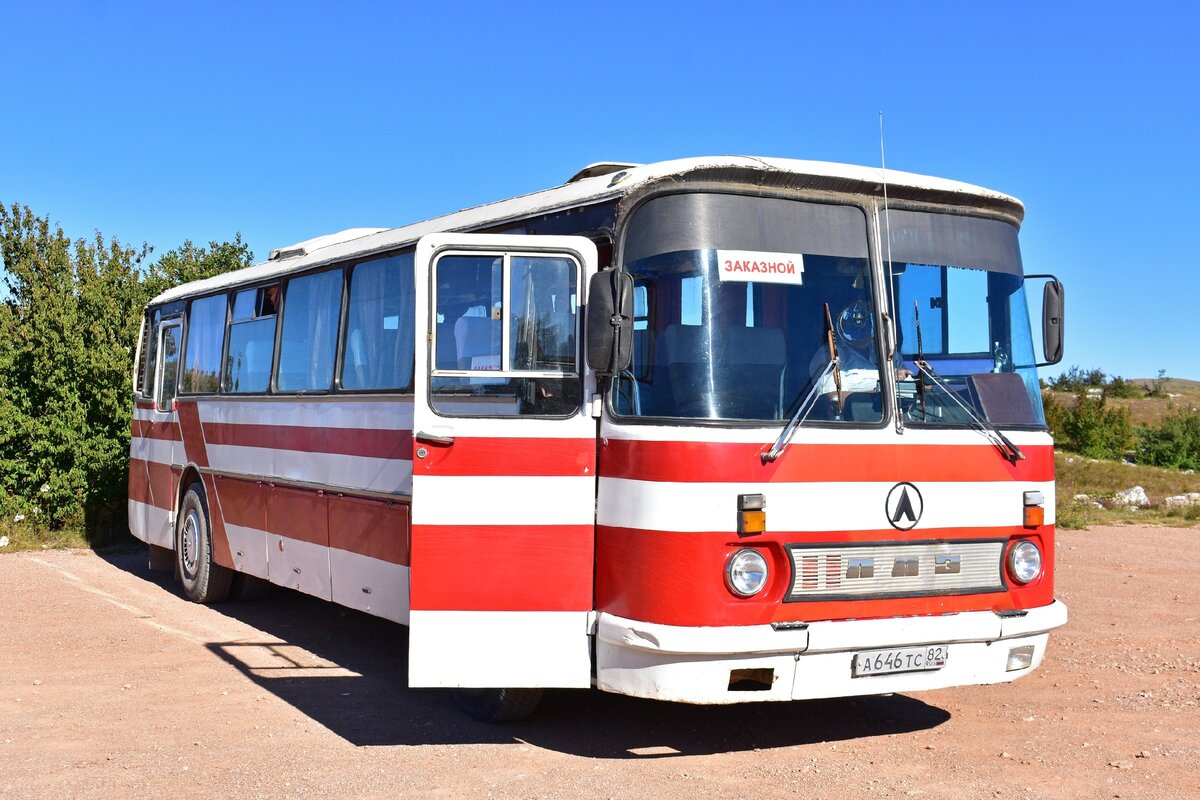 Советские автобусы крыма. ЛАЗ-695 турист. Автобус ЛАЗ 699. Автобус ЛАЗ 699 турист. ЛАЗ 695 И ЛАЗ 699.