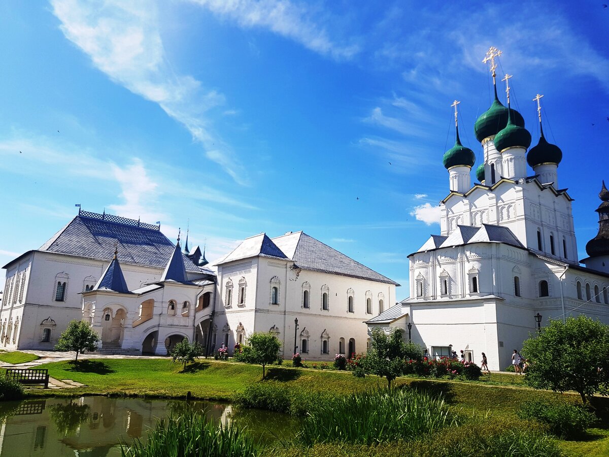 Дунай ростов великий. Ростов Великий 862. Резиденция митрополита Астраханского Кремля. Великий Ростов Wikivoyage. Белокаменный монастырь.