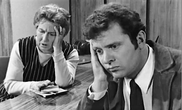 Кадр из телепостановки "Сослуживцы" (1973)