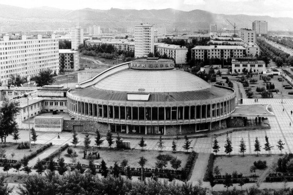 Здание красноярского цирка