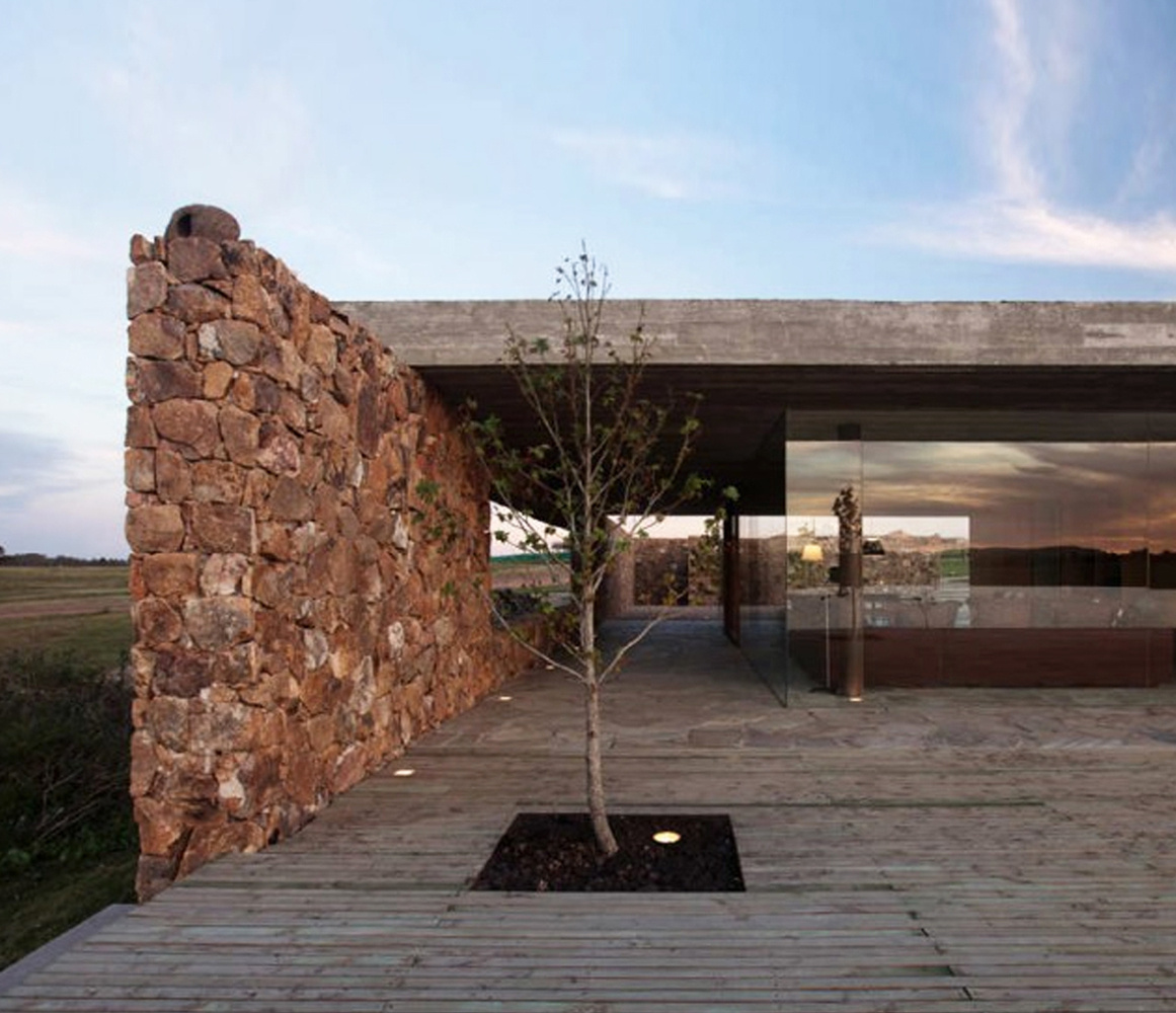 Пунта-Хаус / Марсио Коган. Год строительства: 2011. Location: Punta del Este, Uruguay