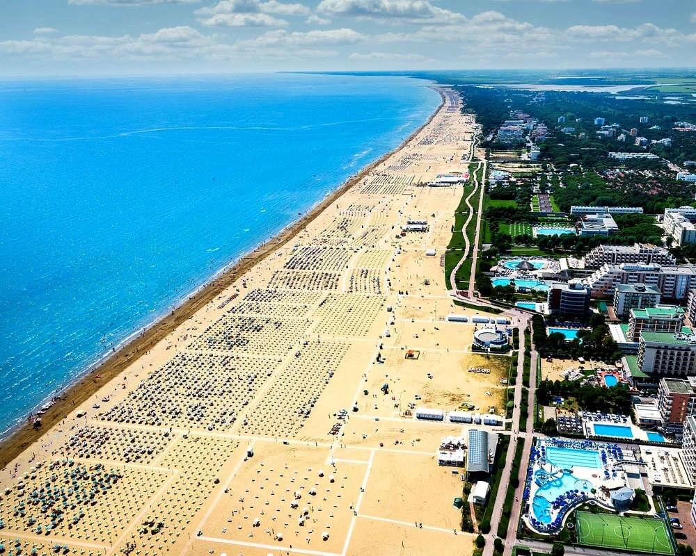 Огромные пляжи в Бибионе 