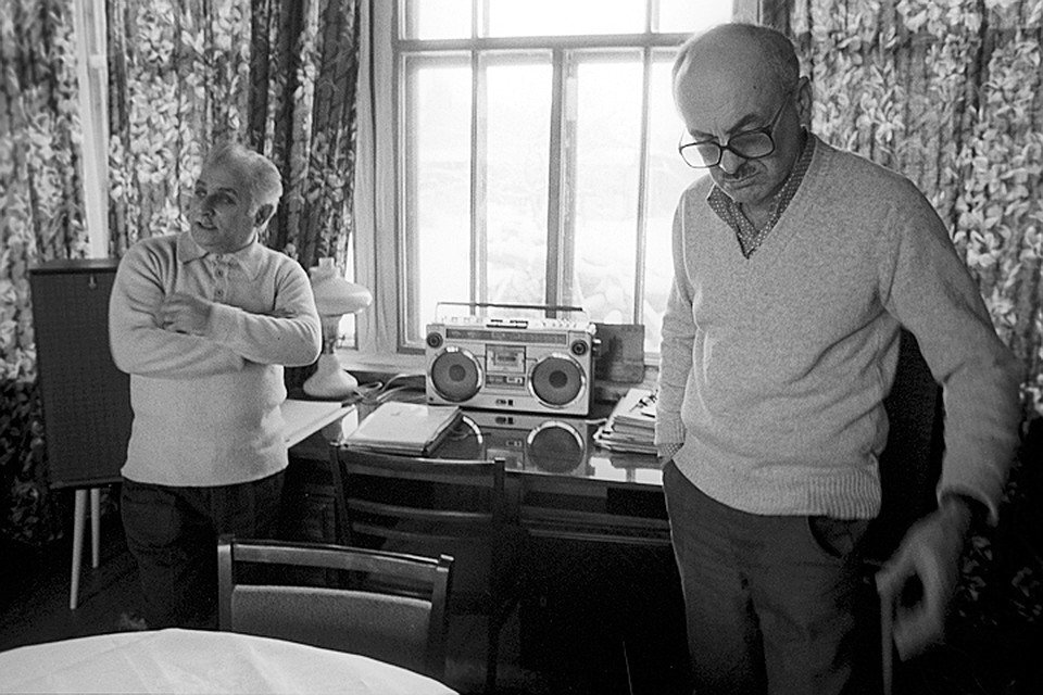 Булат Окуджава с соавтором, композитором Исааком Шварцем. 