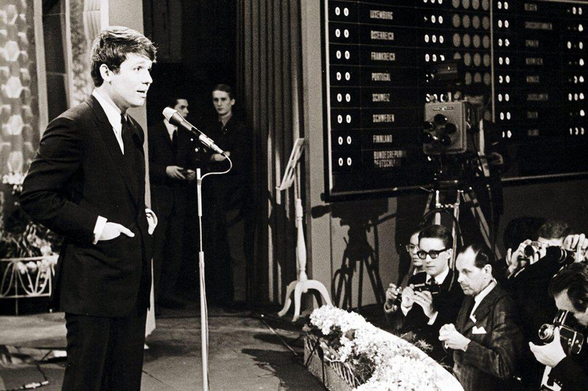 Испанский певец Рафаэль