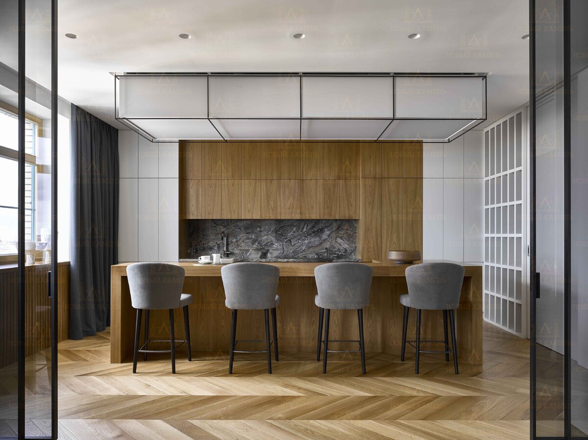 Столешница и фартук выполнены из мрамора Arabescato Grigio Orobico⠀ 