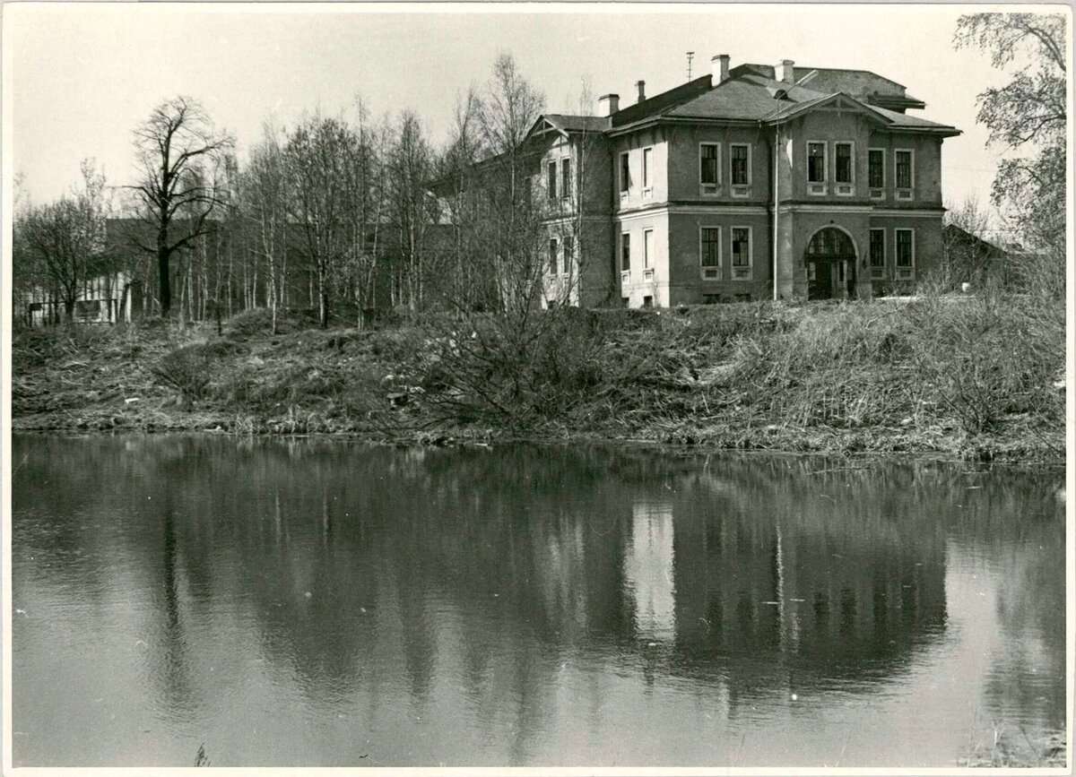 Новгород. Колмово.Лечебница. Фото из свободных источников.