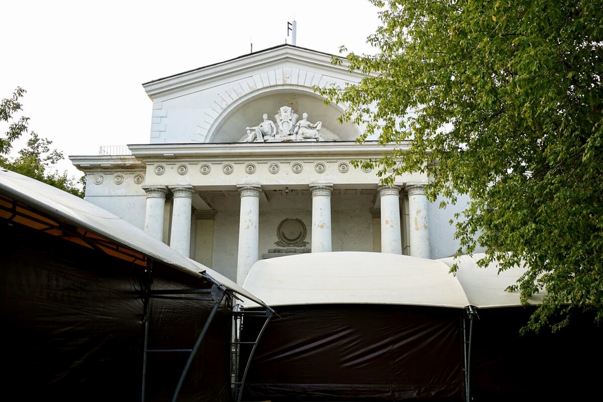 Адрес: Измайловская площадь, д. 1а.