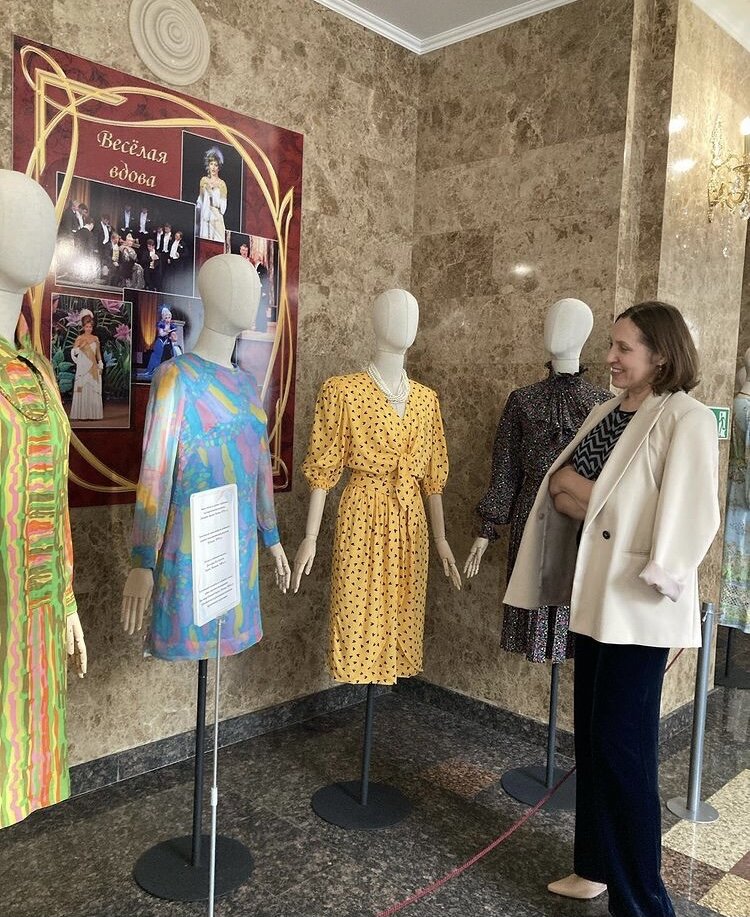 Выставка разместилась в музыкальном театре Кузбасса