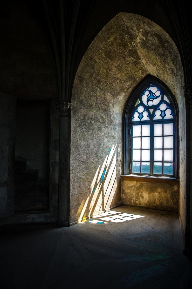 Castle window. Средневековые окна в замках. Окно замка. Замок внутри. Окна в замках средневековья.