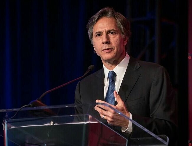 Блинкен комментирует сообщения из соцсетей.