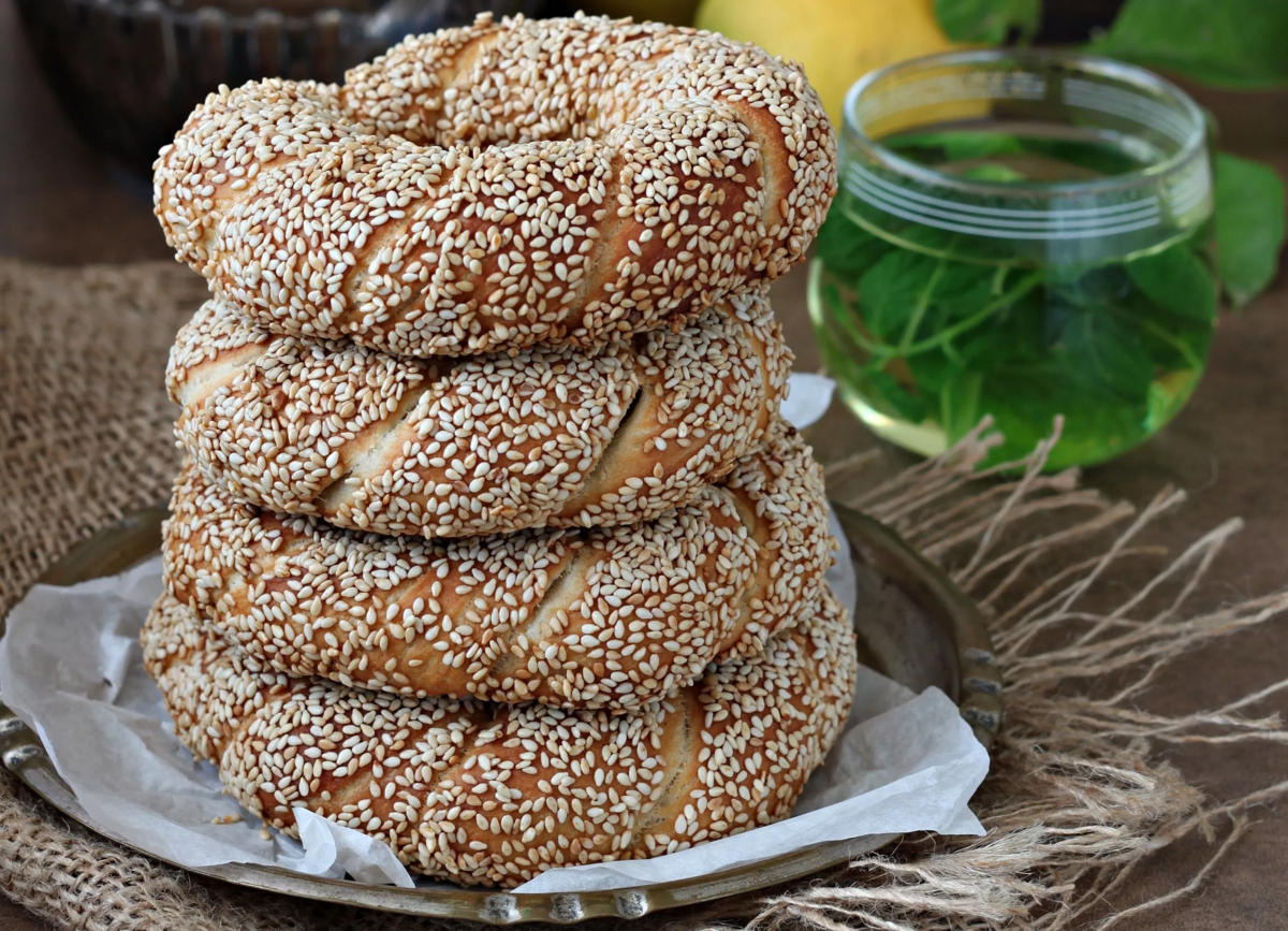 Выпечка с черным кунжутом
