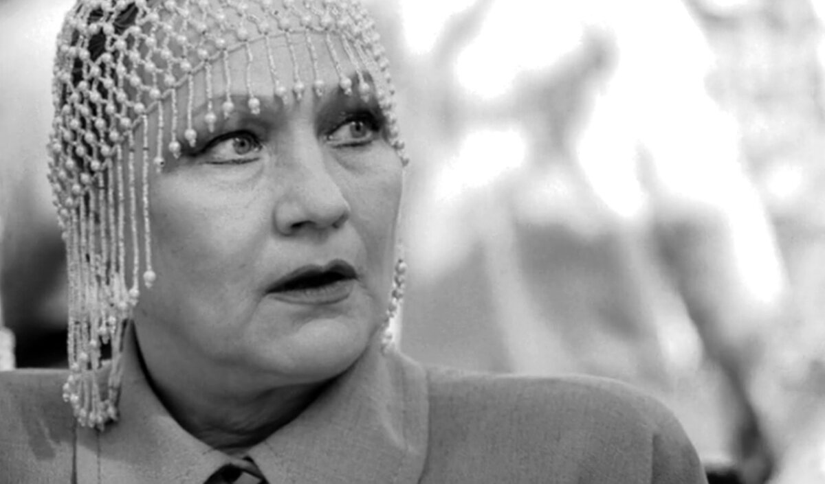 Кадр из кинофильма "Настройщик", 2004 г., режиссер Кира Муратова, сценаристы Сергей Четвертков, Евгений Голубенко, Кира Муратова, композитор Валентин Сильвестров (скриншот)