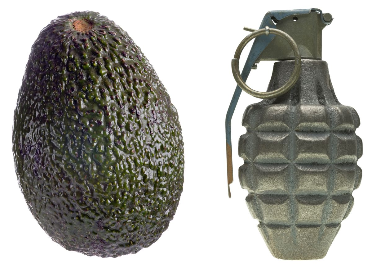 Издалека авокадо действительно похож на гранату Ф1 