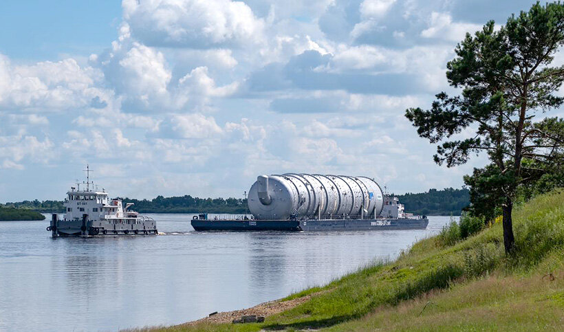 Транспортировка колонны водной промывки пирогаза весом около 1,5 тыс. тонн и длиной 80,6 метра для Амурского газохимического комплекса Фото: СИБУР