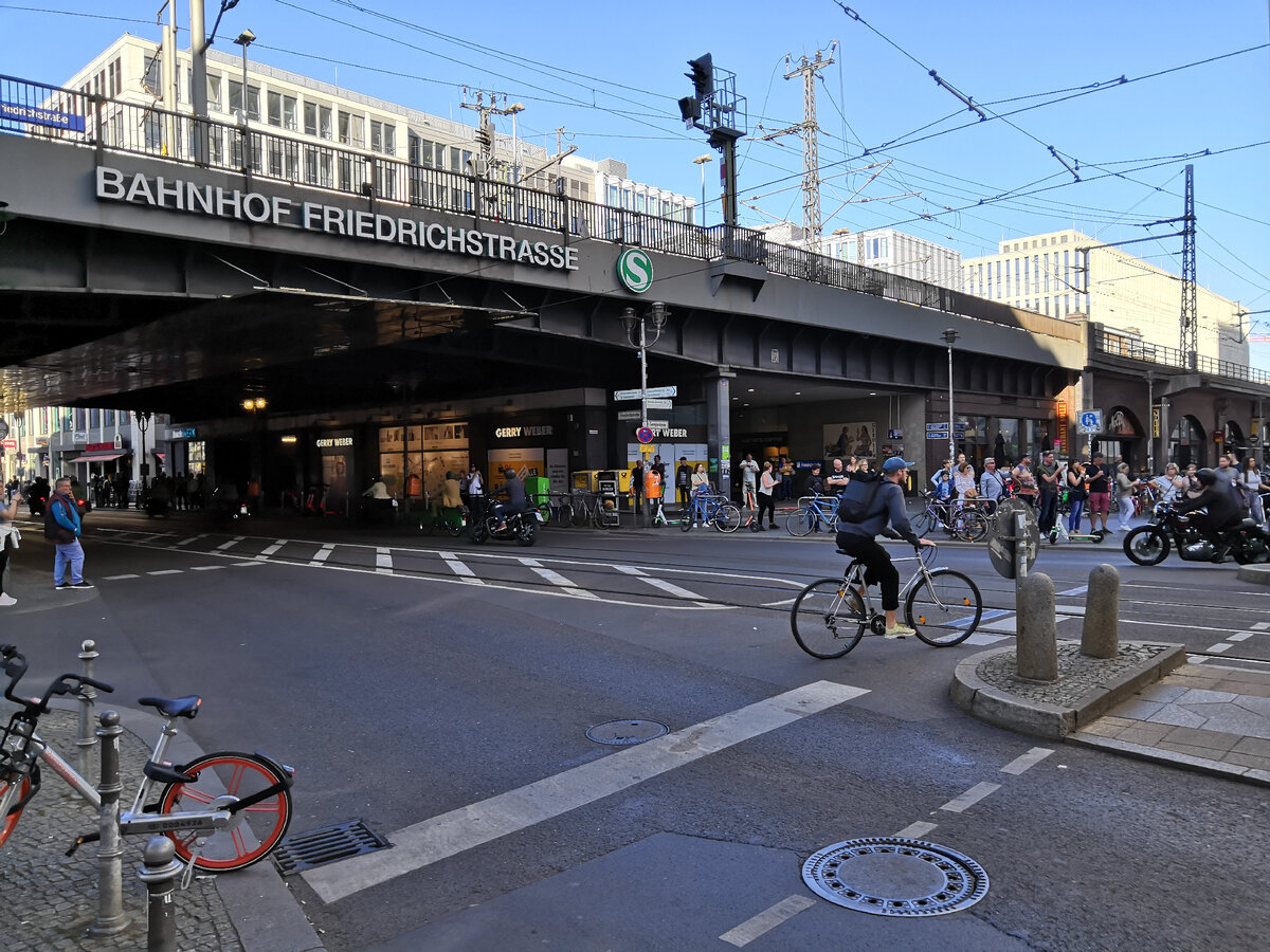 Берлин, станция Фридрихштрассе.
