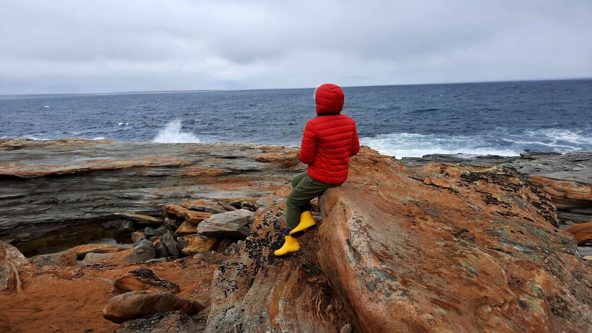Берег рыжих камней. Полуостров Средний.