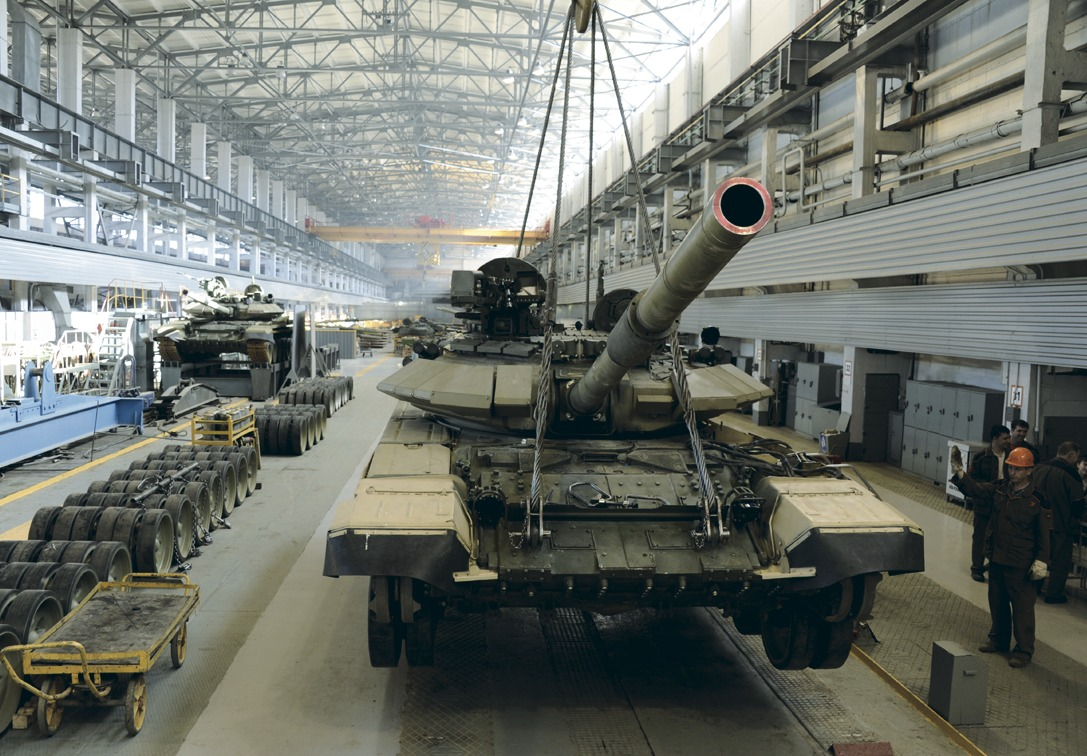 Производство танков на сборочной линии УВЗ