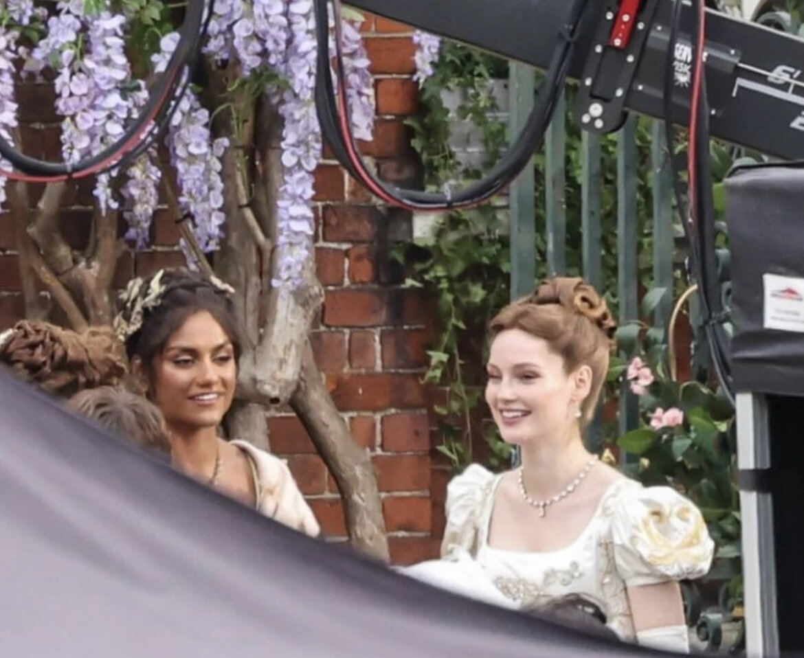 Ханна Додд в роли Франчески Бриджертон. Раньше эту роль исполняла актриса Руби Стоукс. Из-за занятости в другом сериале она покинула проект. Теперь Франческа будет будет более заметным персонажем. В 3-м сезоне она выйдет в свет. 