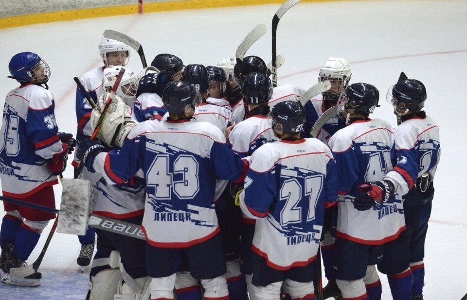     Проиграв три кряду встречи с общим счетом 5:19, липчане смогли одолеть неуступчивую "ЭкоНиву". Фото со страницы МХК "Липецк" в VK.