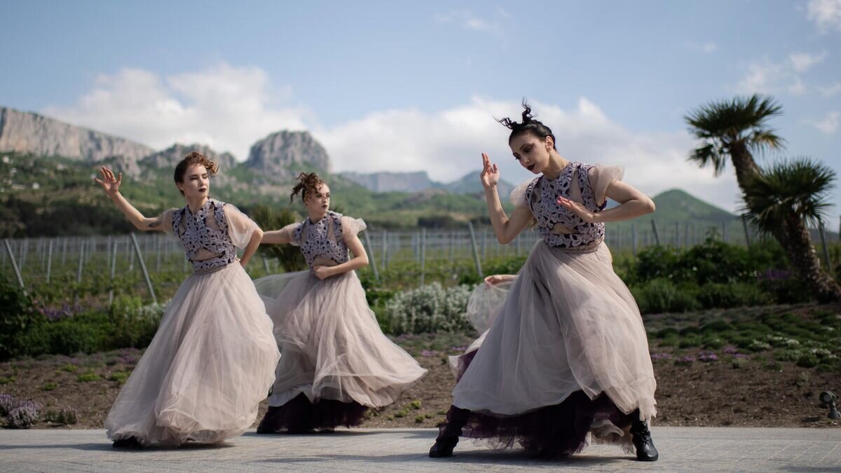    Выступление артистов на фестивале WineparkFest в Ялте© РИА Новости / Константин Михальчевский