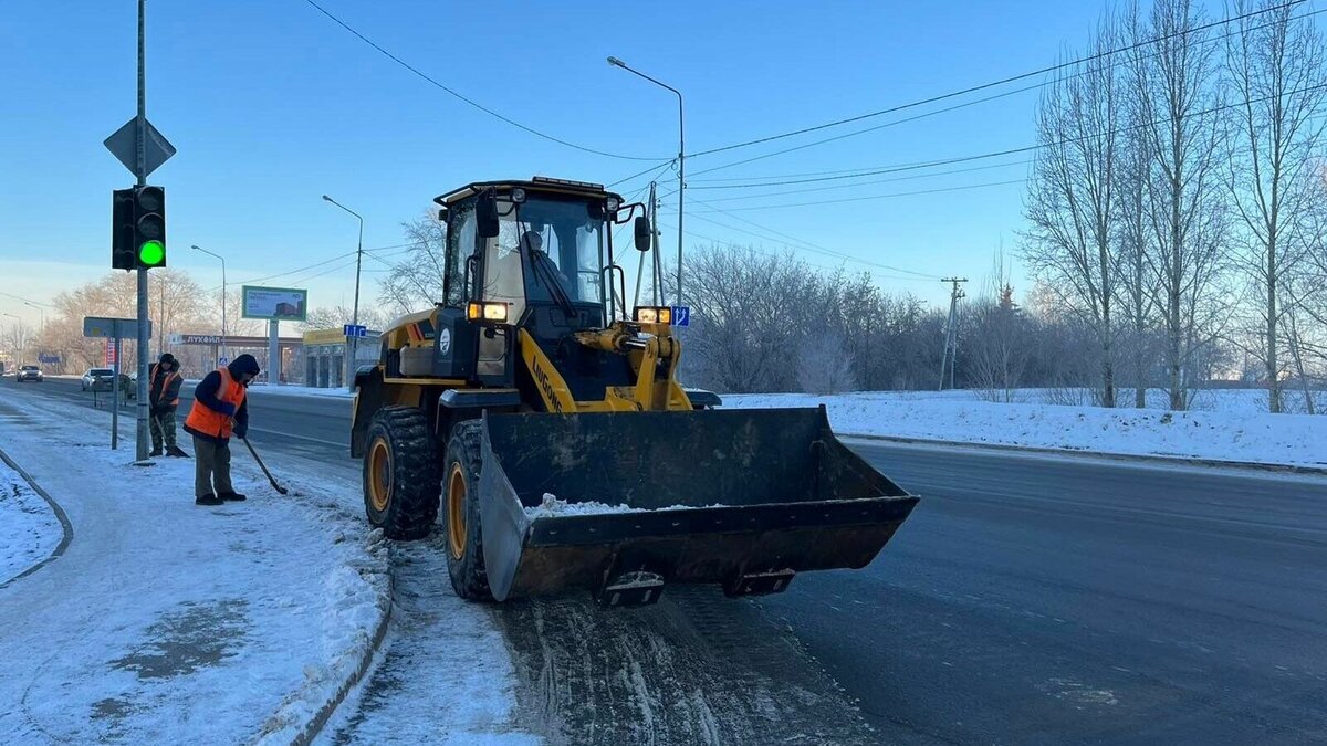     Появились подробности инцидента со сгоревшим погрузчиком в областной столице. На перекрестке проездов Солнечного и Заречного произошло возгорание спецтехники АО «ТОДЭП» ДРСУ – 1.