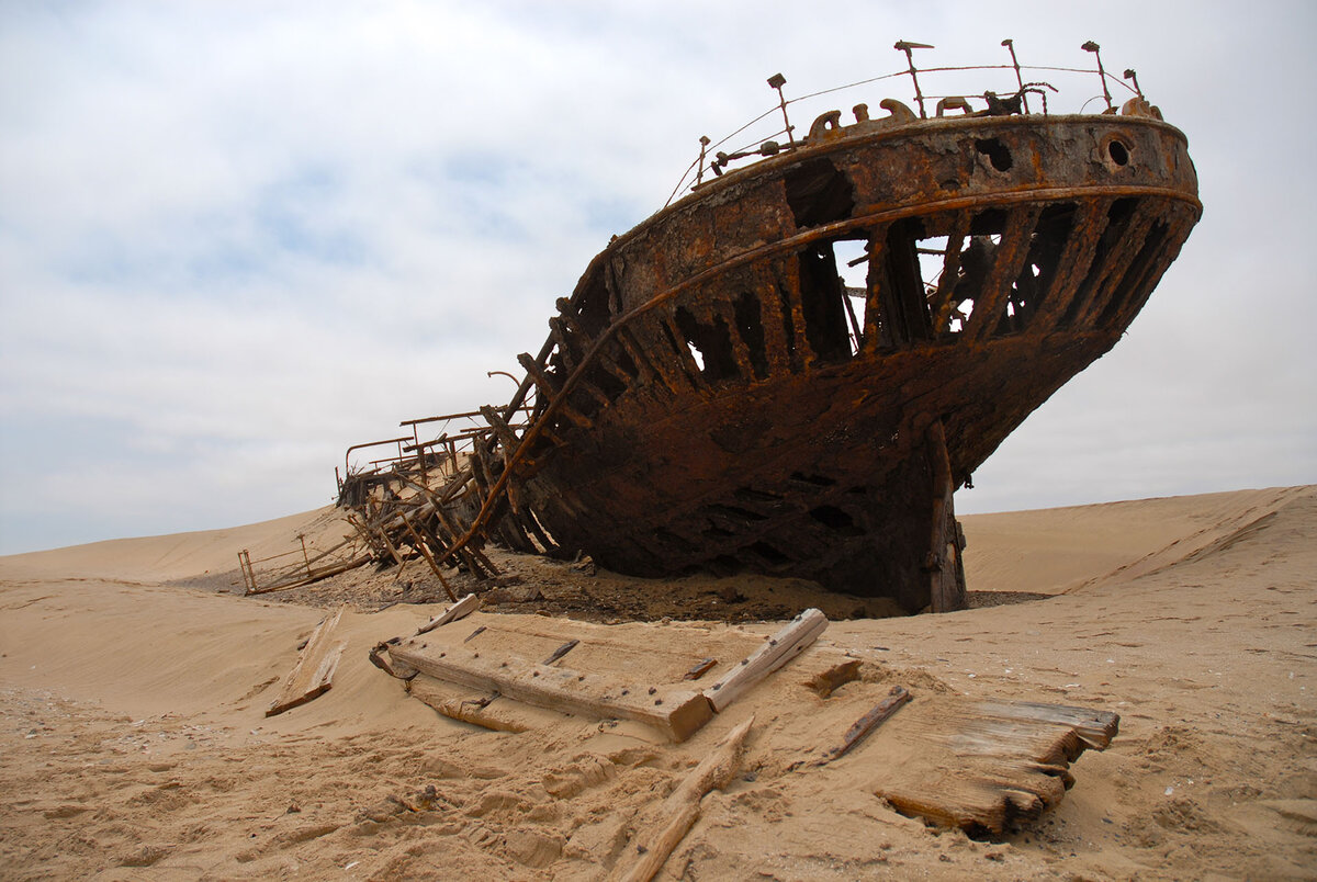 Эдуард Бохлен. Пустыня Намиб берег скелетов. Намибия берег скелетов (Skeleton Coast). Берег скелетов, намибиберег скелетов, Намибия.