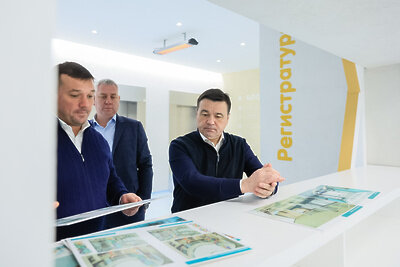    Губернатор Московской области Андрей Воробьев проверяет ход строительства областной детской больницы ©Константин Семенец Пресс-служба Губернатора и Правительства Московской области