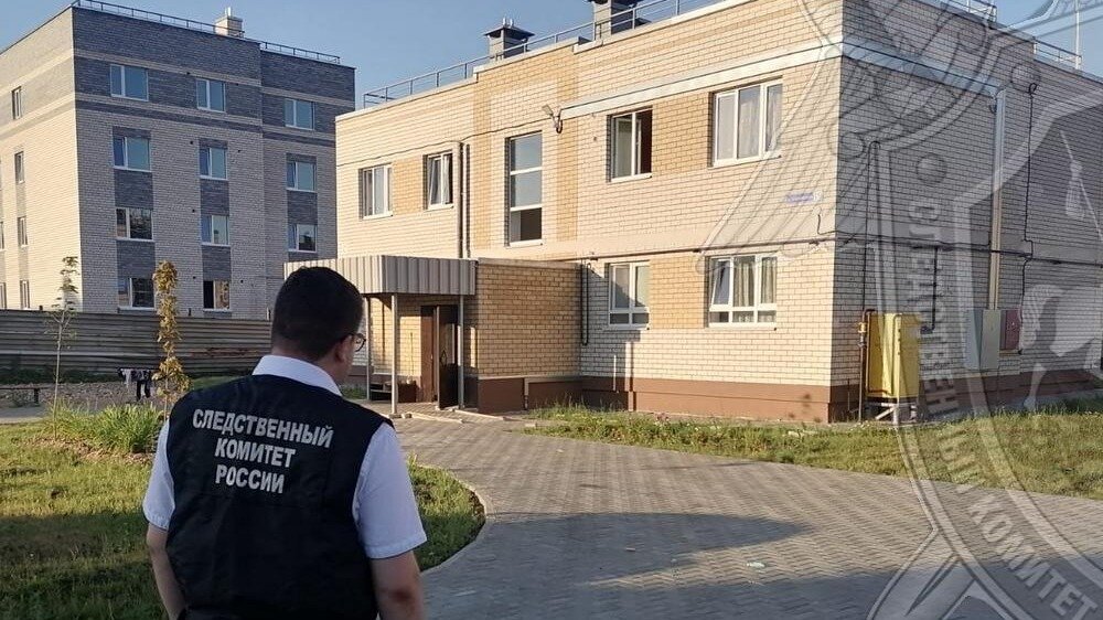     В Костроме силовики возбудили уголовное дело по факту возгораний в новом социальном доме, специально построенном для детей-сирот.