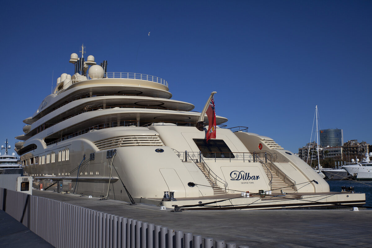    Алишер Усманов подал иск в суд Германии из-за обыска на яхте Dilbar