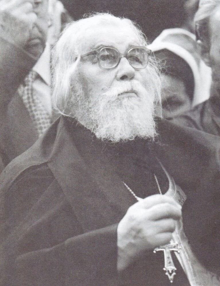 Прости меня, Господи, смягчи мое сердце и научи меня смотреть не за тем, как ко мне люди относятся, а за тем, как я к людям отношусь. И если они относятся враждебно, внуши мне, Господи, платить им любовию и добром и молиться о них! 
 
☦️ Архимандрит Иоанн (Крестьянкин) 