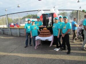  📷    Каравай весом 70 килограммов испекли к 70-летию Кувандыка Белов Михаил Александрович
