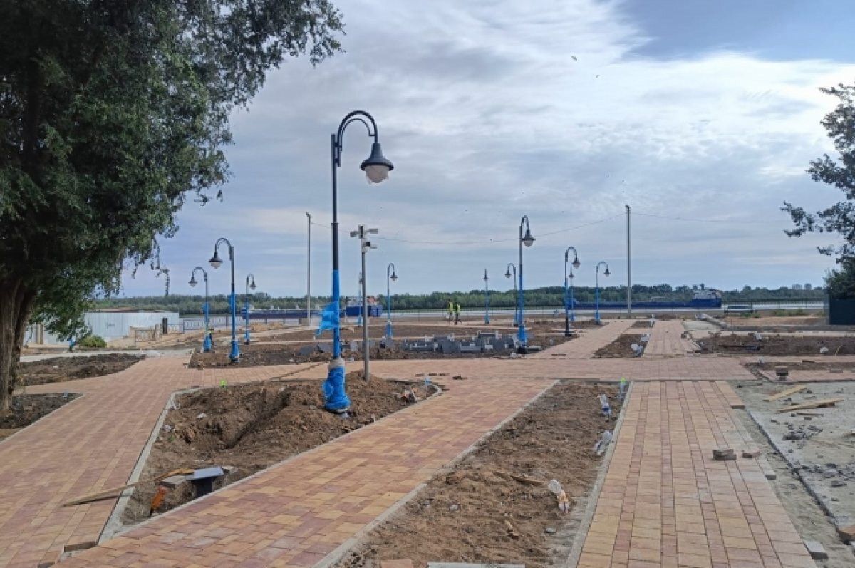    В сквере Строителей в Астрахани усилили защиту от вандалов