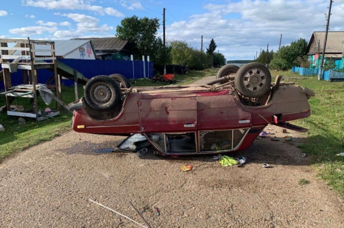    16-летний пьяный водитель перевернулся во время гонок с ГИБДД в Приангарье