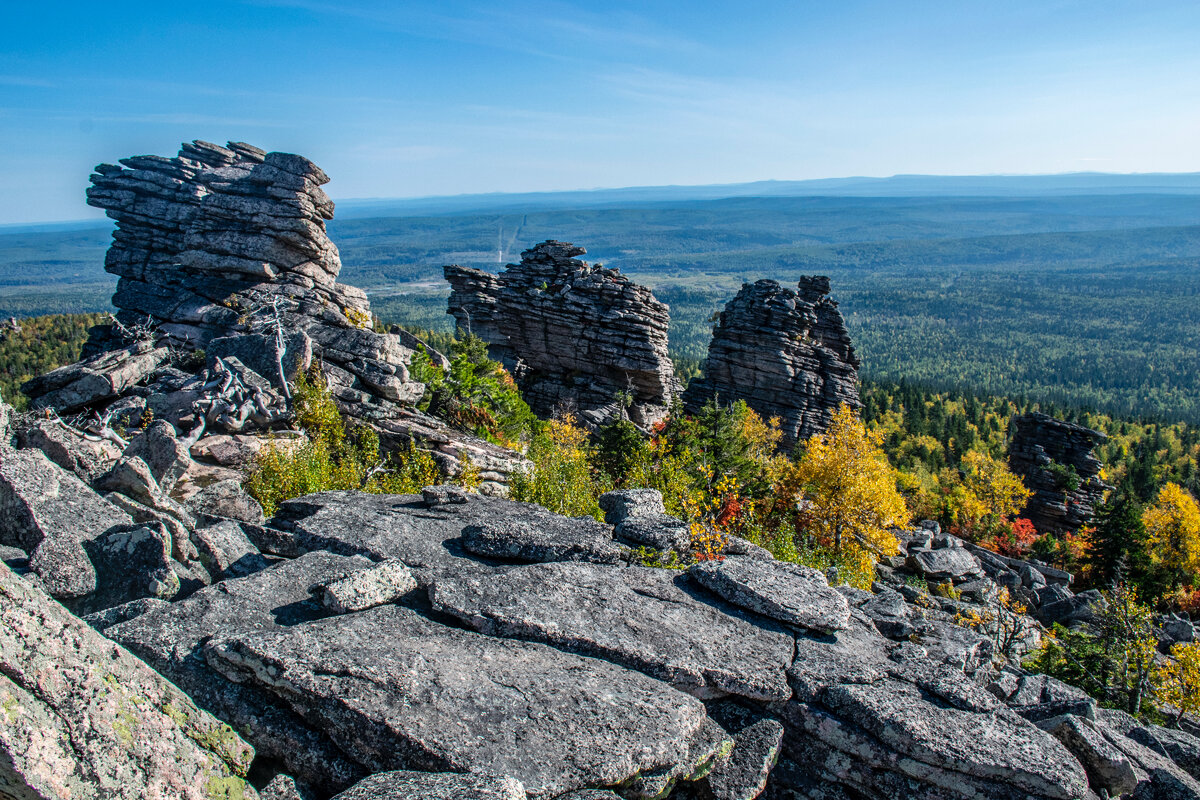 Помяненный камень пермский. Помянённый камень Пермский край. Колчимский камень Пермский край. Гора Помяненный камень. Охраняемый ландшафт Колчимский Помяненный камень.