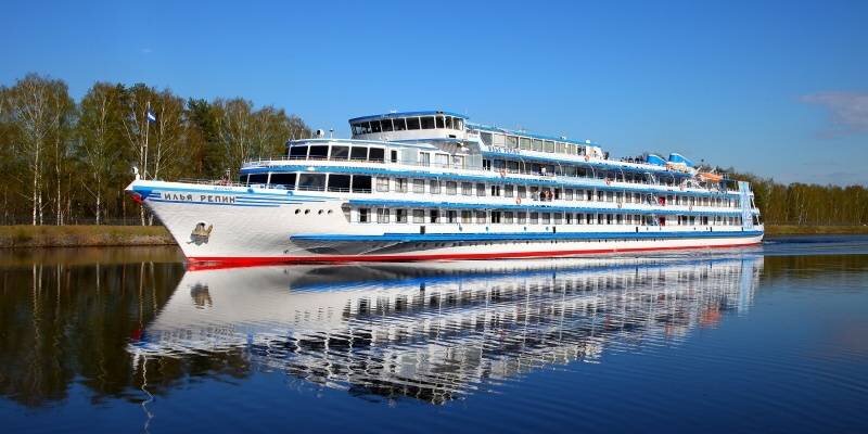Теплоход "Илья Репин"