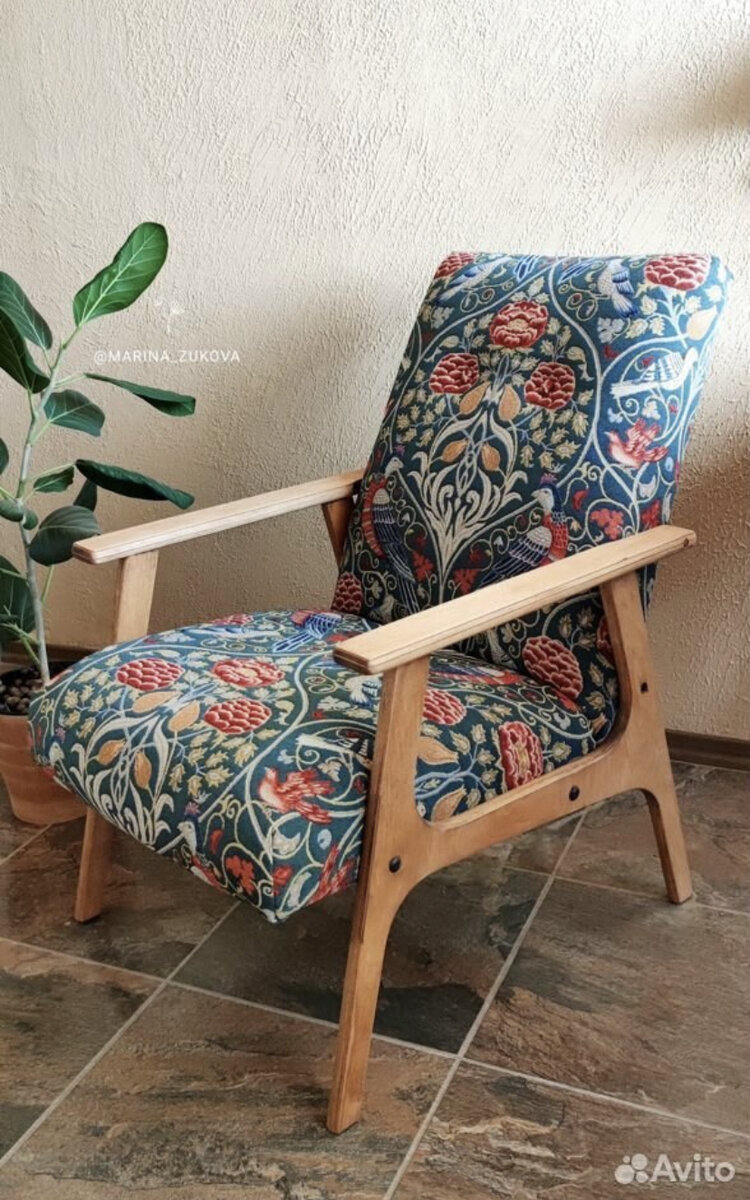 Скрин с авито. О ценах - мои бесплатные, но нужно обновить лкп и заменить обивку, стропы поменять. Отреставрированное стоит 16000₽