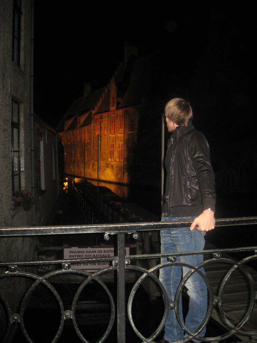 Фото просто, чтобы разбавить статью. Фото сделано в городе Брюгге(Бельгия).