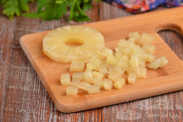 Салат в тарталетках с ананасом и курицей: рецепт с фото