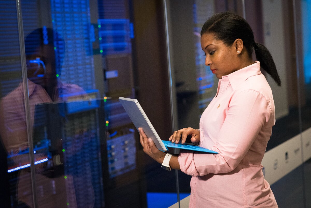 https://www.canva.com/photos/MADGv77R4RI-woman-wearing-pink-dress-shirt-holding-gray-laptop-computer/ 