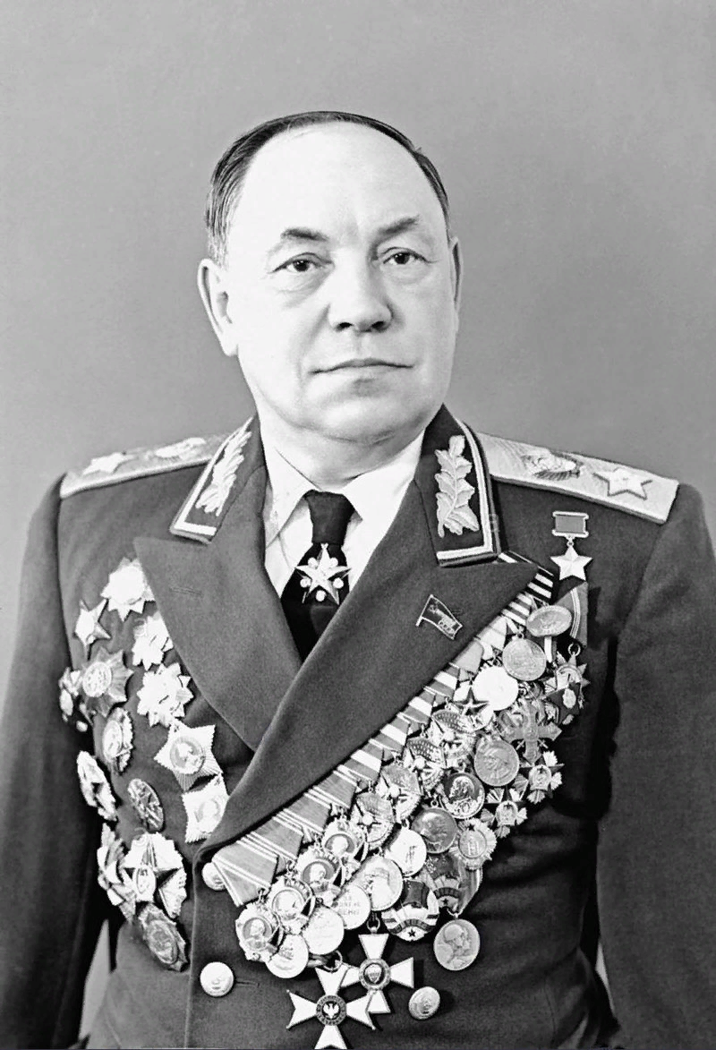 https://upload.wikimedia.org/wikipedia/commons/thumb/e/e4/Matvei_Zakharov_1.jpg/800px-Matvei_Zakharov_1.jpg