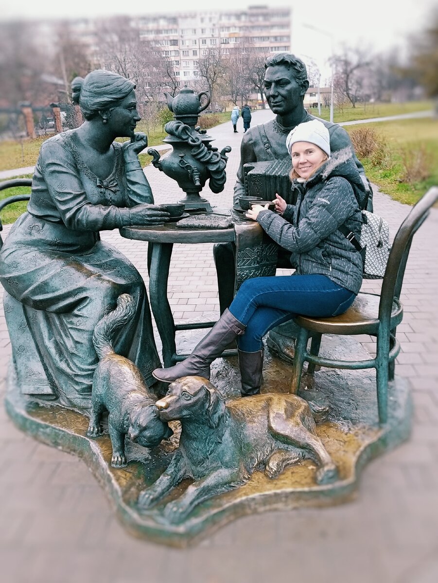 памятник чаепитие в туле. тульское чаепитие скульптура. тульское чаепитие скульптура. сквер чаепитие тула. памятник чаепитие в туле.