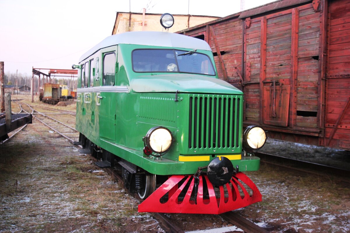 Как на действующей узкоколейке под Кировом восстанавливают поезда и привлекают туристов (ФОТО)