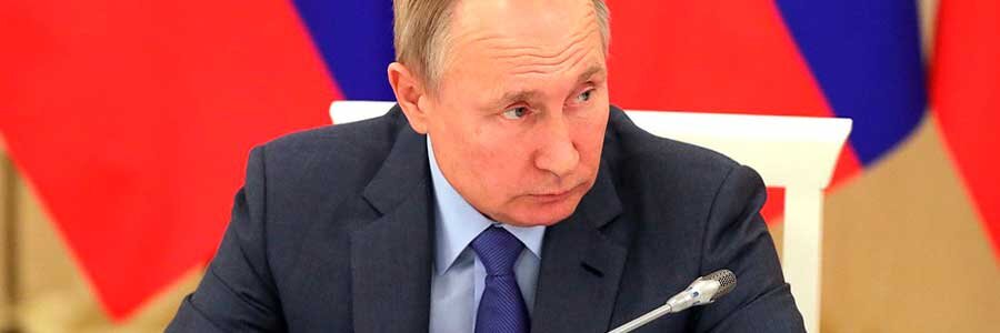 Президент РФ потребовал принять продуманные меры по социальной адаптации мигрантов